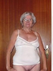 older lady pussy sex photo